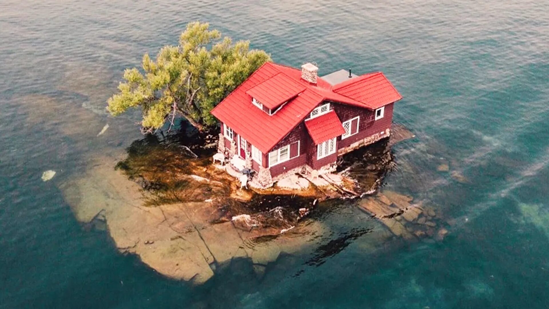 Самый маленький Обитаемый остров на реке Святого Лаврентия. Дом на острове. Домик на острове. Самый маленький остров.