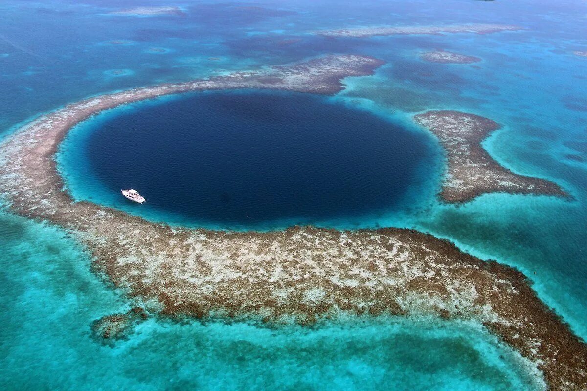 Сам большой океан в мире. Большая голубая дыра Юкатан. Белизский Барьерный риф Белиз. Большая голубая дыра, Лайтхаус-риф. Блю Холл Белиз.