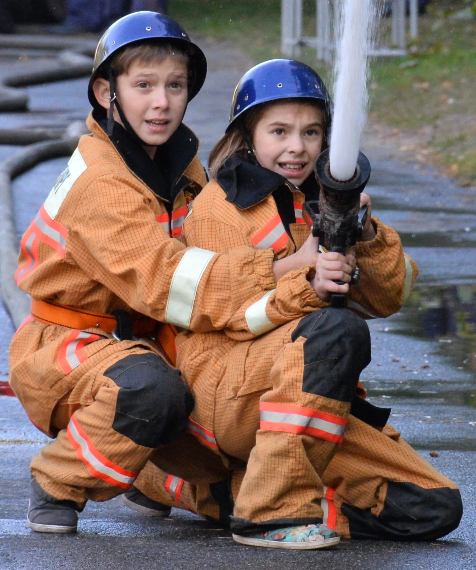 Юный пожарный в каком году. Юный пожарный. Дружина юных пожарных. Юный спасатель. Отряд юных пожарных.