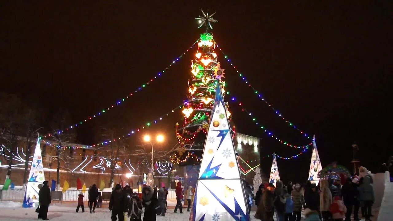 Новогодняя елка нижний. Новогодняя елка нижний
