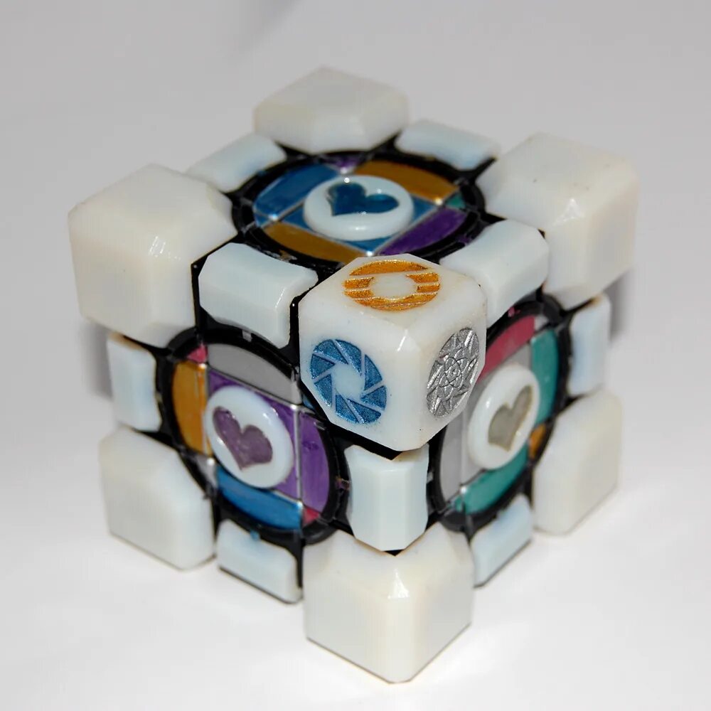 Portal 2 Cube. Кубик из Portal 2. Portal 2 Cube Companion. Куб компаньон из портал 2.