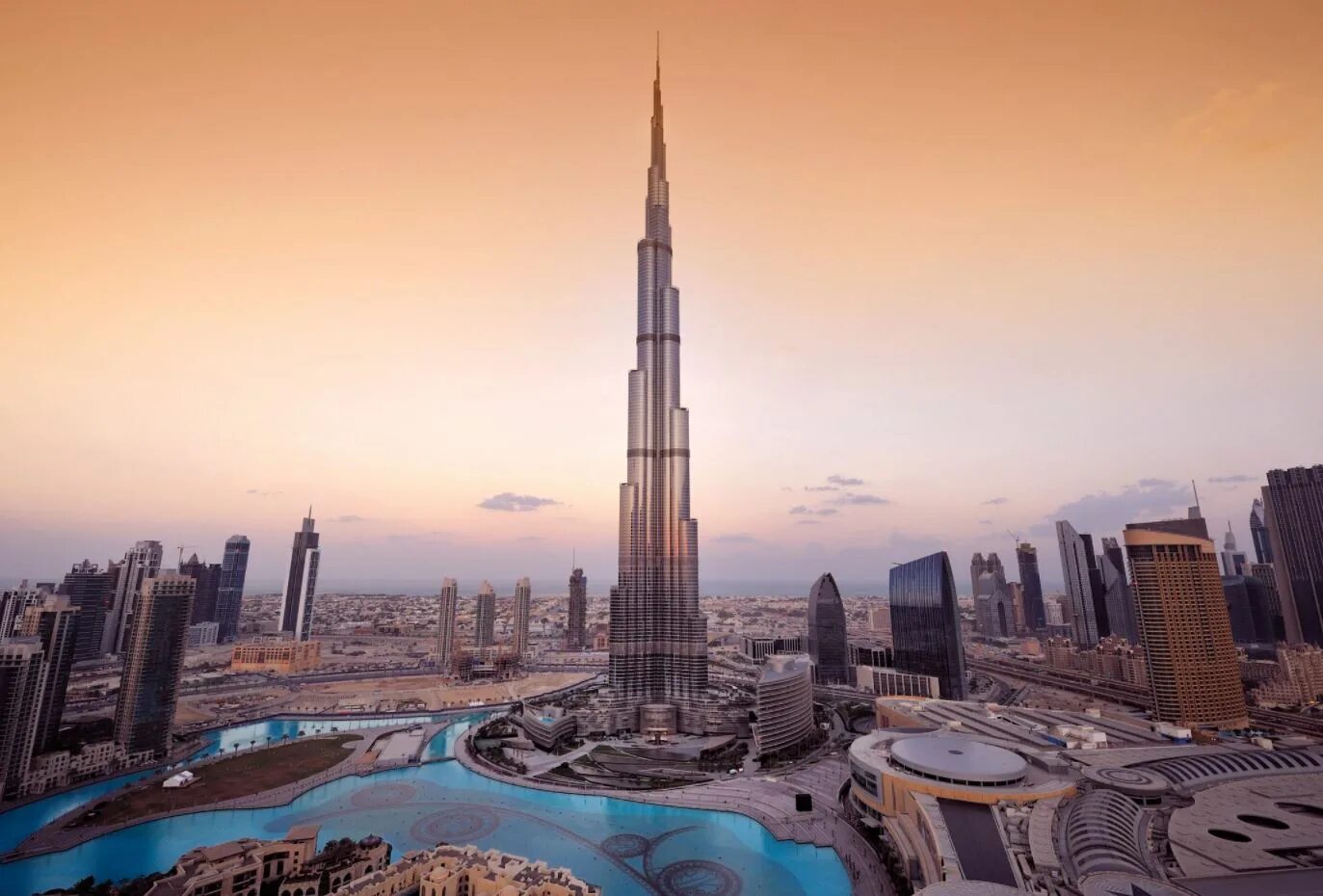 В каком городе находится самый высокий небоскреб. ОАЭ Дубай Бурдж-Халифа. Башня Бурдж Халифа. Небоскрёб Бурдж-Халифа в Дубае. Небоскреба Бурдж Халифа (828 м) в Дубае.