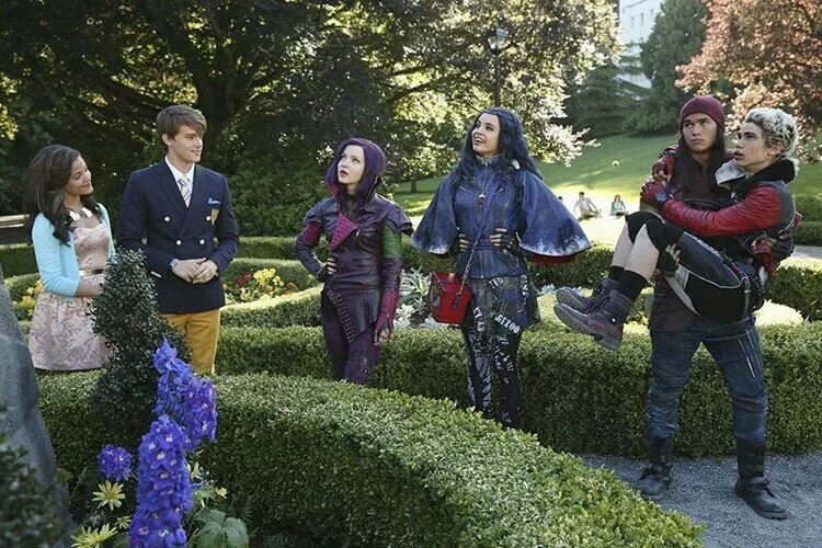 Наследники дисней часть на русском. Наследники (descendants) 2015. Наследники 1 иви и Карлос. Наследники 2015 Дисней.