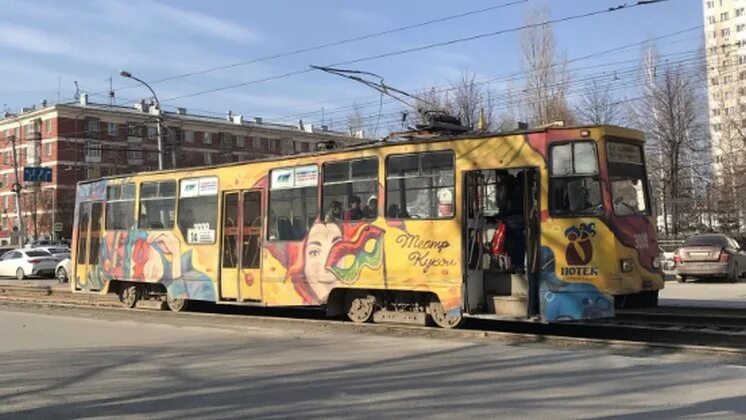 Закрытие движения трамваев. Трамвай Новосибирск 1999. 14 Трамвай Новосибирск. Трамвай Новосибирск 2024. Трамвай 2049 Новосибирск.