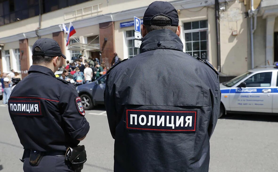 полиция россии. полицейский со спины. полиция россии. кто такая полиция. полиция фото.