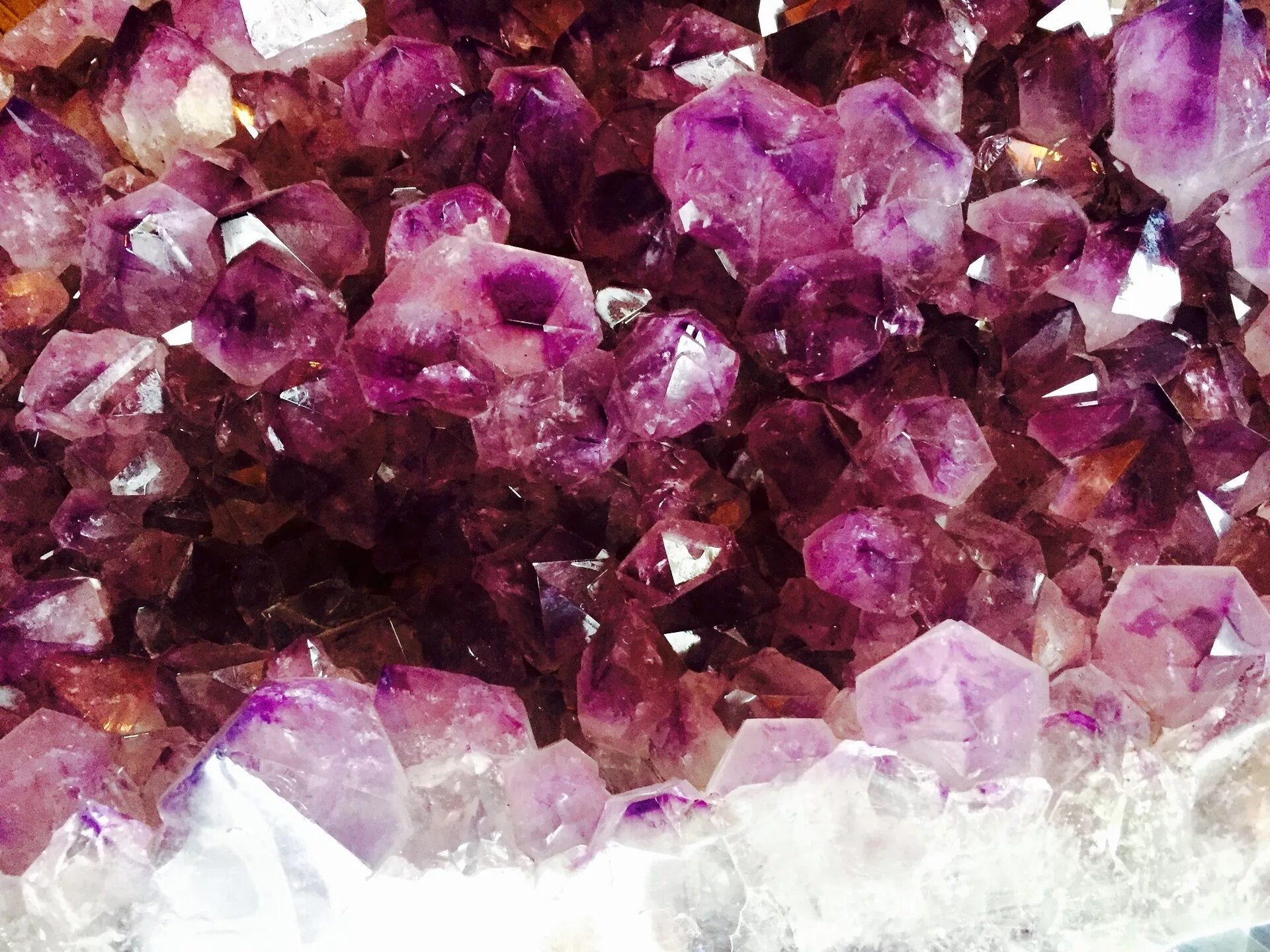 Pink stones. Фиолетовый кварц аметист. Фиалковый аметист. Рутиловый аметист. Аметист Намибия.