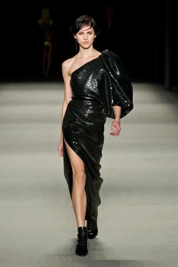 S laurent. Вечерние платья неделя моды. платье sant laurent коллекции. saint laurent fashion show. saint laurent runway.