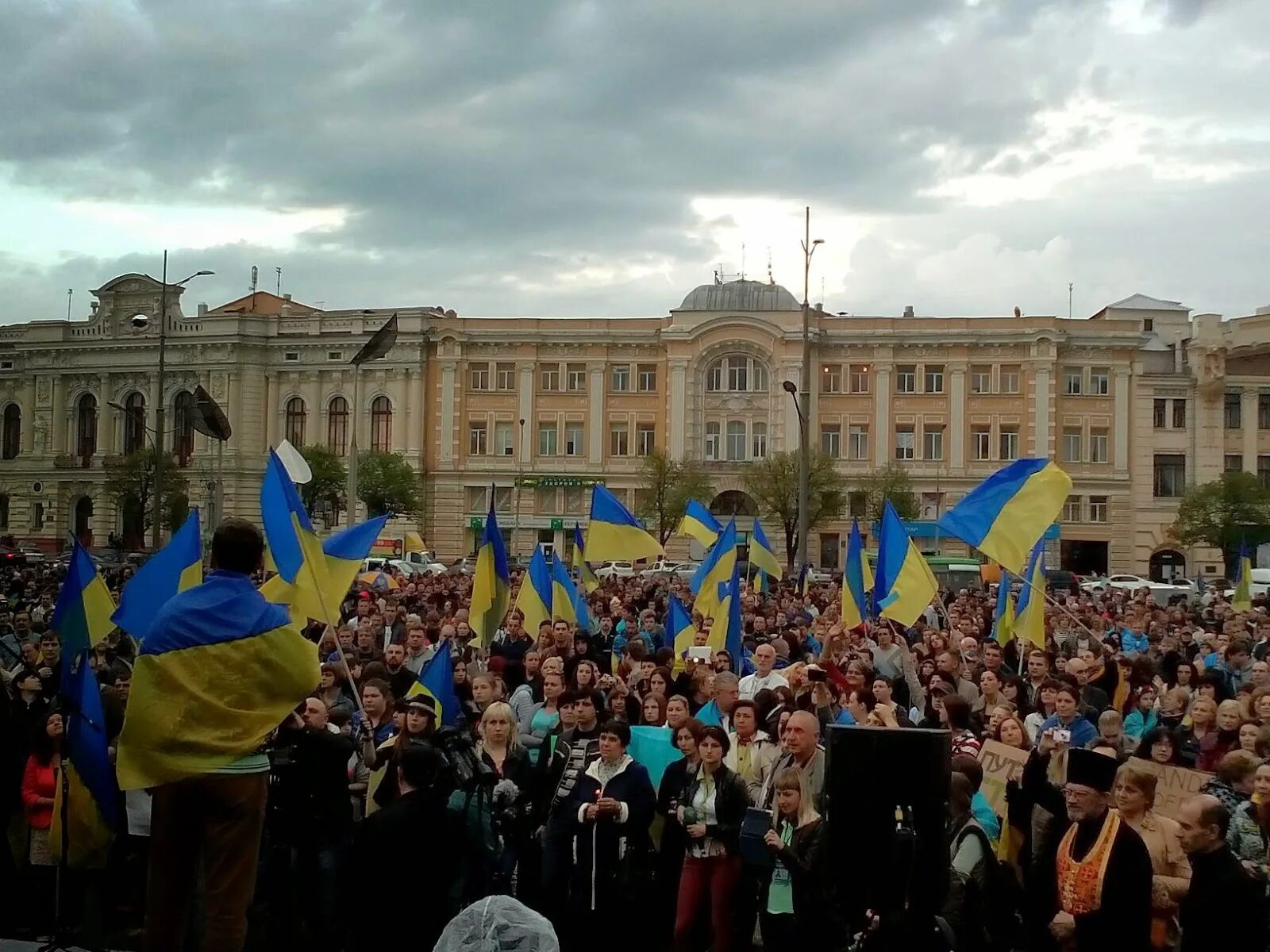 Есть ли свет в харькове сегодня. Украина Харьков. За Украину. Харьков 2014. Харьков сегодня.