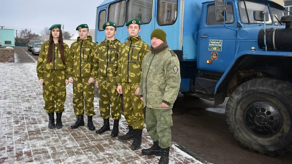 Пограничники участники сво. Пограничники. Автомашина Урал покраска для пограничников. 3 Цилиндровый Урал для пограничников. Пограничники приглашают на службу фото.