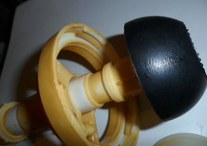 Клапан "груша" с отверстием d-24. Клапан груша (к арматуре 118) т. Клапан сантехнический Акватер груша 24 мм. Груша сливного клапана 24 мм. Унитаз клапан пропускает воду