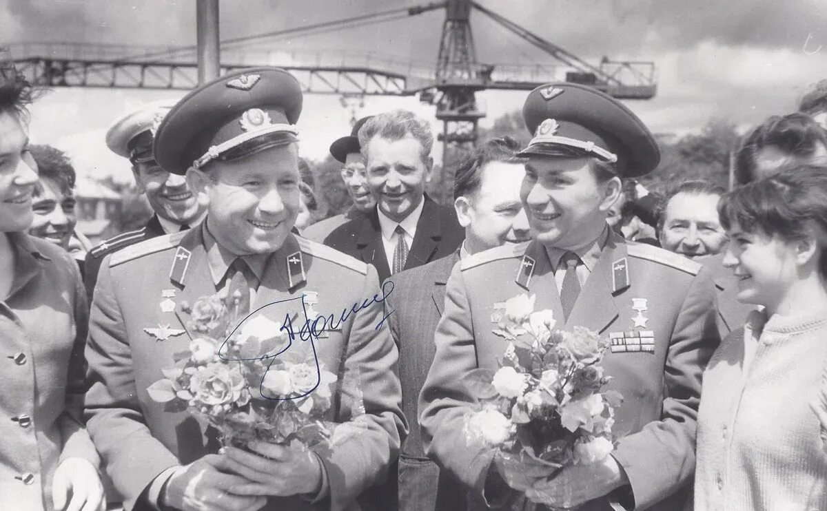 Космонавта леонова 18. 1965 Полет Леонова и Беляева. Полет Гагарина 1965.