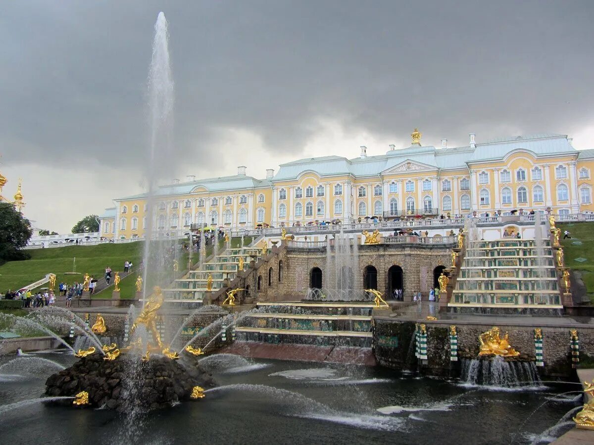 Петергоф автор. Петергоф (дворцово-парковый ансамбль). петергоф фонтаны большой петергофский дворец. фонтан большой каскад в петергофе. большой дворец и большой каскад в петергофе.