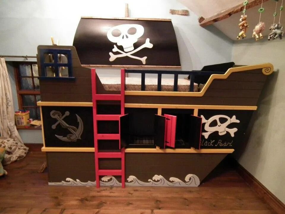 Кровать пиратский корабль. Кровать little pirate. Детская кровать кораблик-2. Необычная кровать для мальчика. Кровать пиратский корабль.