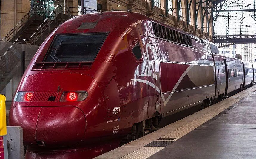 Поезда Thalys скоростные. Поезд Thalys Brussel Amsterdam. Талис Брюссель Париж. Скоростные поезда Амстердам. 16 часов на поезде