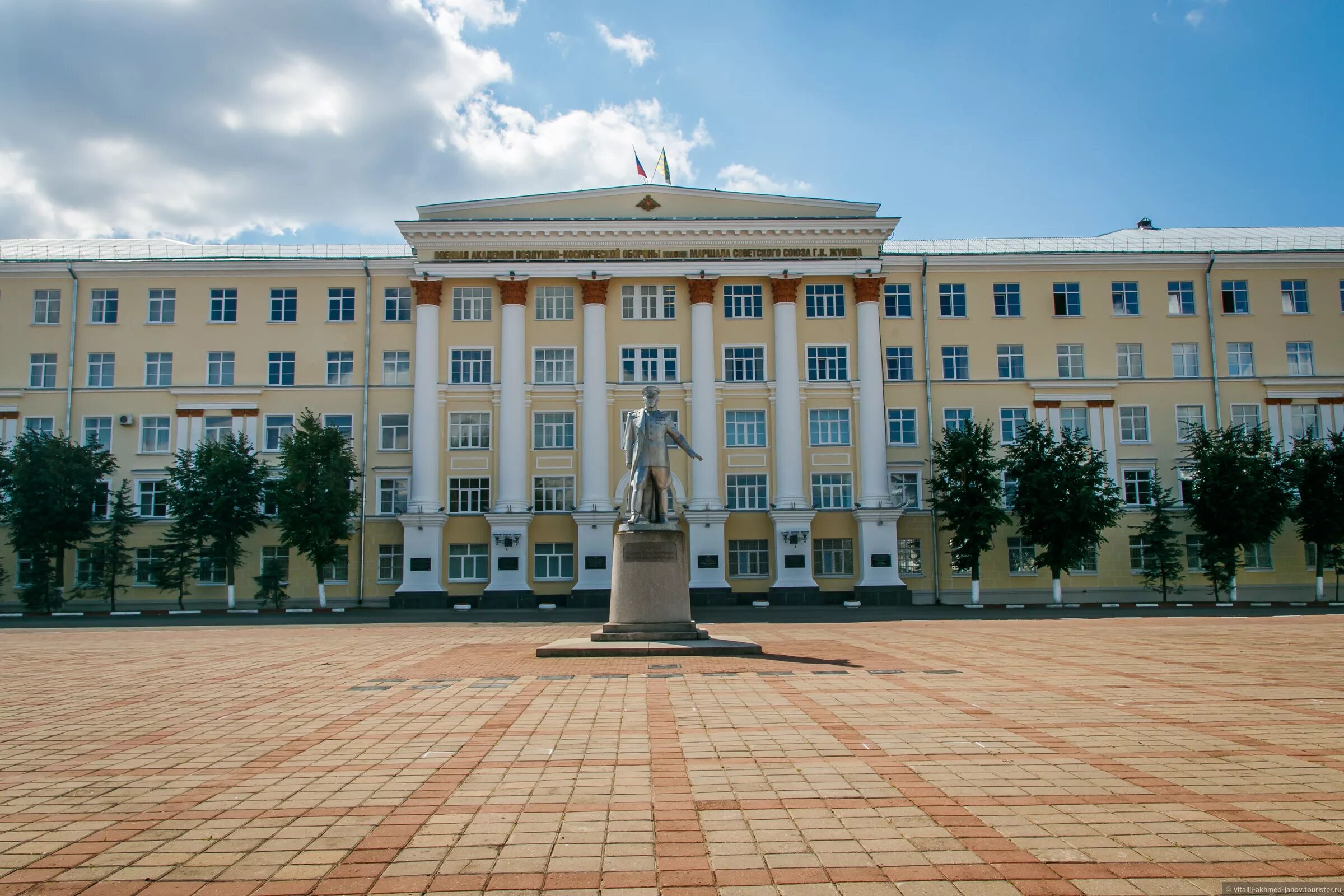 Военного университета пво тверь. Военная академия пво тверь. Тверская академия пво имени жукова. Академия жукова тверь. Военная академия вко.