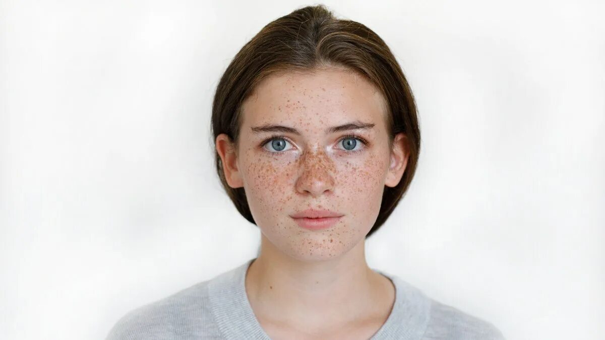 Freckles перевод. Фото девушки подростка имоциипортрет. Very much Freckles. Freckles Madison Hart. Freckles Eng.