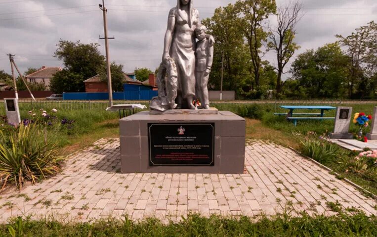 Памятники станицы Дядьковской. Мемориальный комплекс Кореновск. Станица Дядьковская - Родина Захарченко. Дядьковская станица краснодарский край