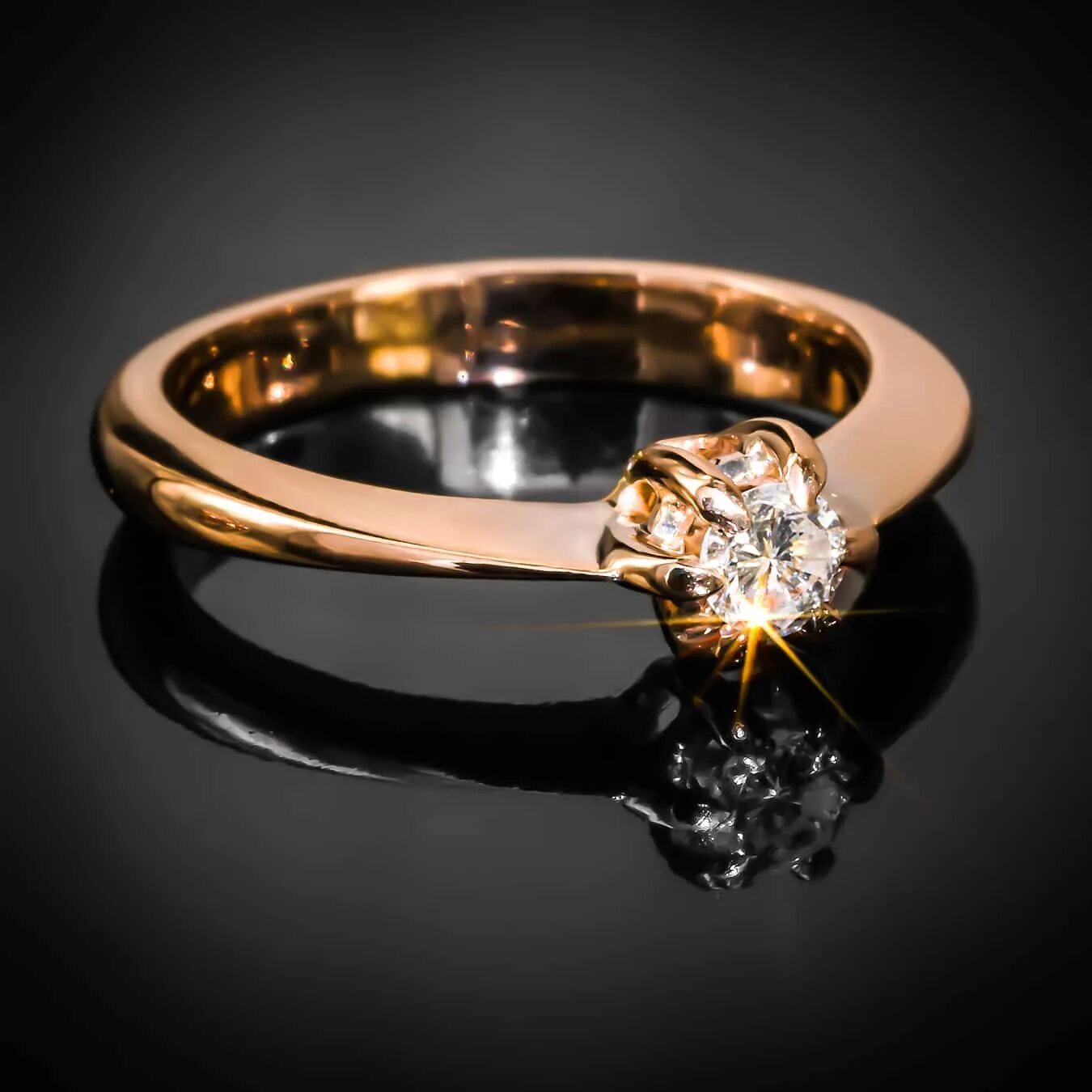 Дорогое золотое кольцо. Ювелирные украшения кольца. Красивые кольца. Помолвочное кольцо с бриллиантом. Ювелирные кольца с бриллиантами.