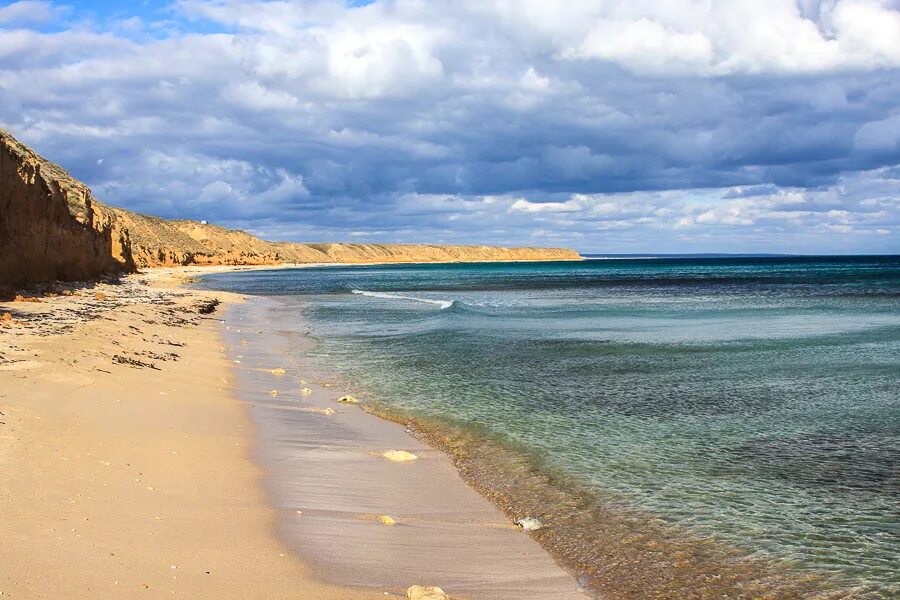 Крым фото пляжей. Марьино Тарханкут пляж. Марьино Крым пляж. Пляж песчаный Марьино Крым. Пляж Баунти Марьино.