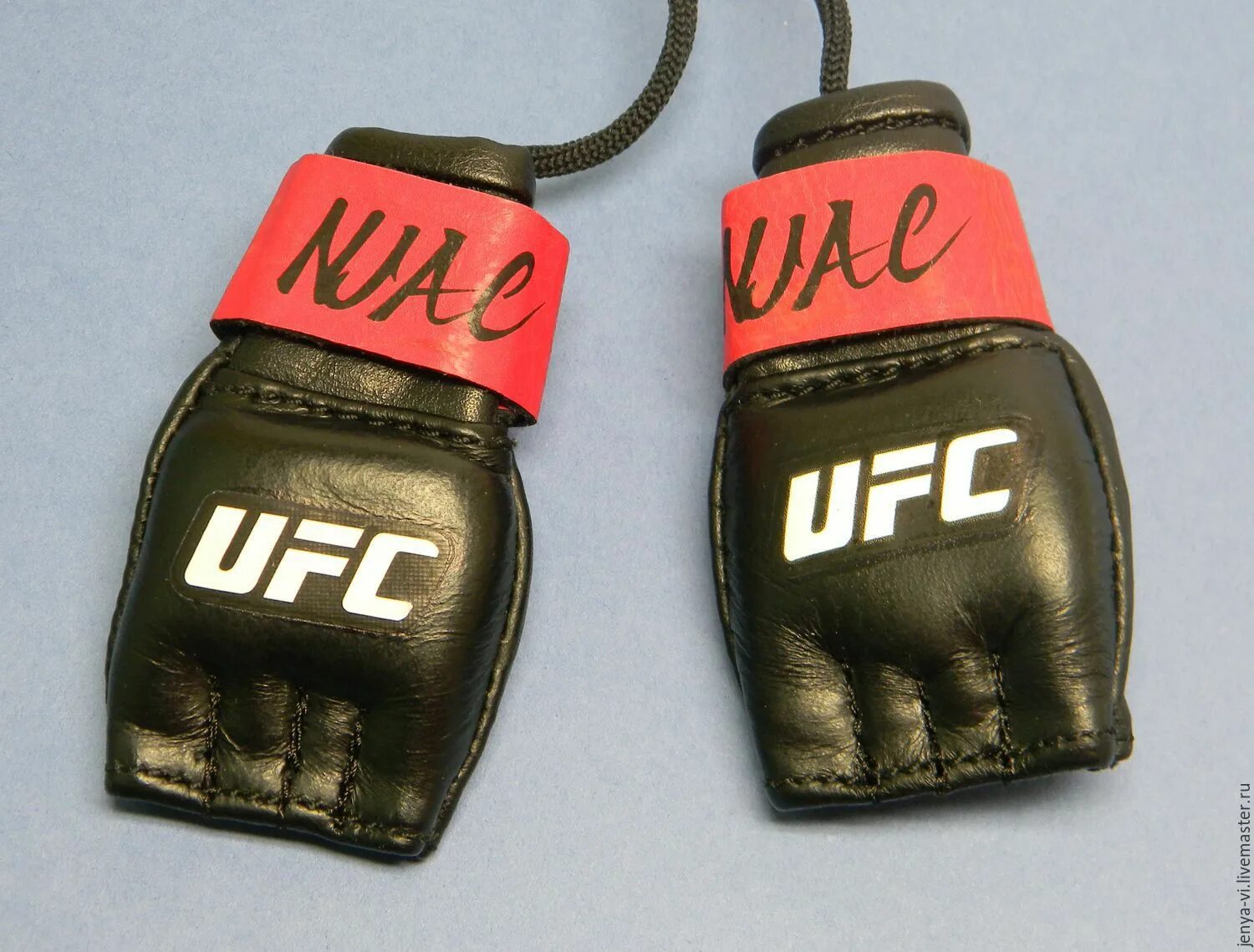 Боксёрские перчатки юфс. Боксерские перчатки MMA Gloves (MMA-001-L). Брелок перчатки юфс. Брелок боксерские перчатки в машину.