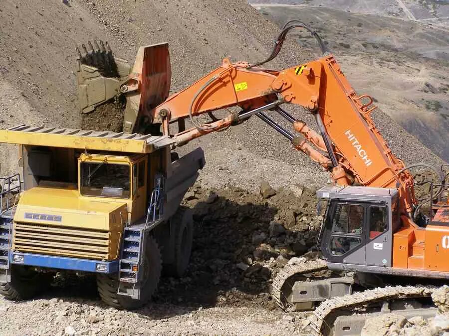 Вакансии машинист магадан. Рудник тэутэджак. Машинист бульдозера. Игорь розинов магадан. Ооо кривбасс магадан.