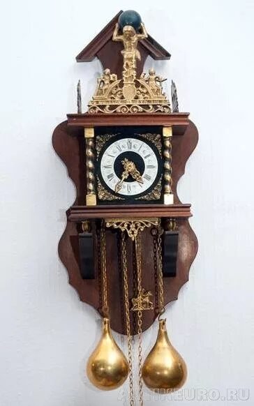Часы -ходики Мозер. Часы Мозер с 2 гирями и маятн ком. Голландские настенные часы: nu Elck syn sin. Ходики с гирями и маятником Мозер.