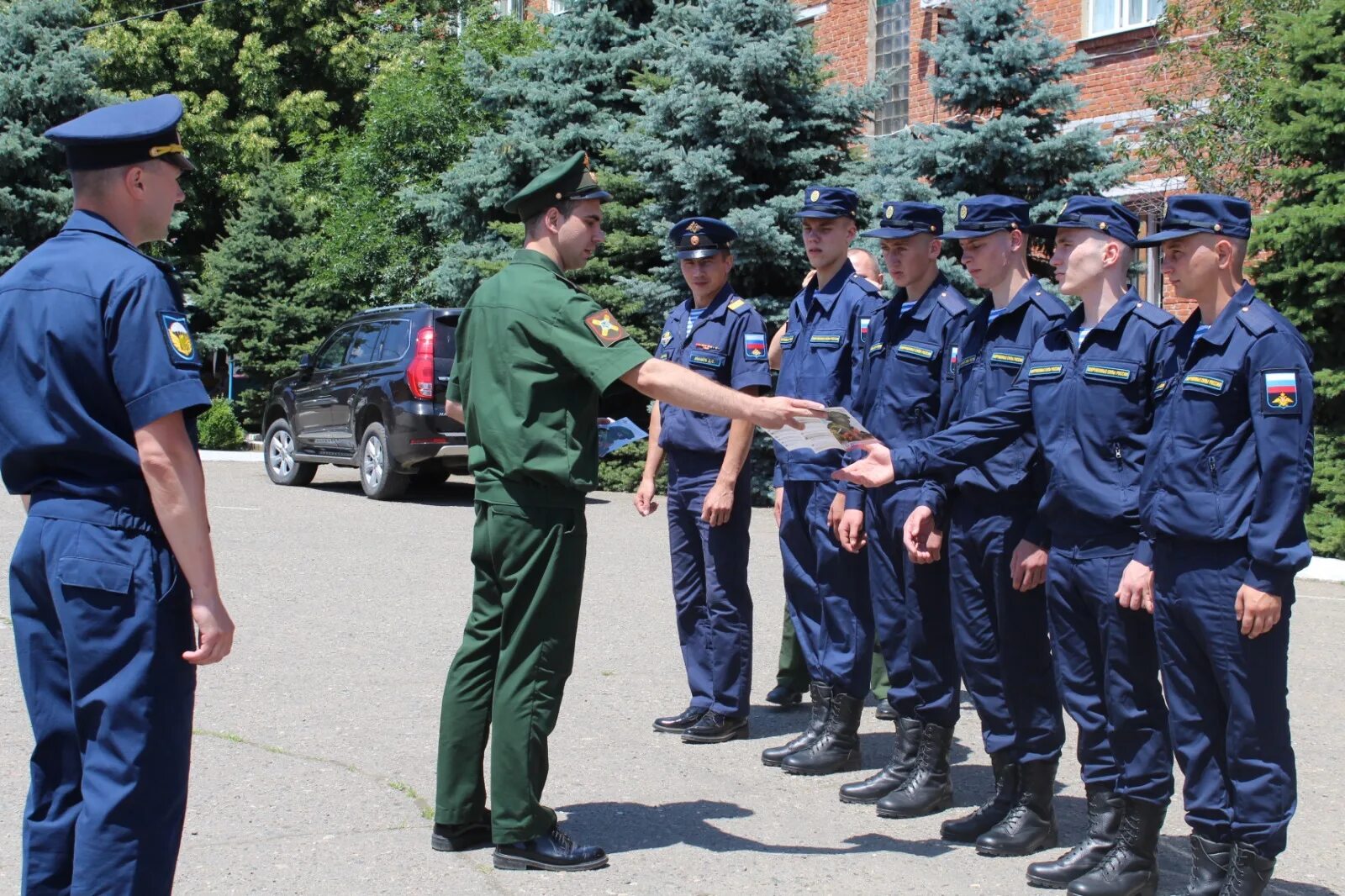 Майкоп воинские. Военная часть ВКС В Майкопе. Таганрог весенний призыв. Военкомат Колосовка Омск. Майкоп 2018 воинская часть 98593.