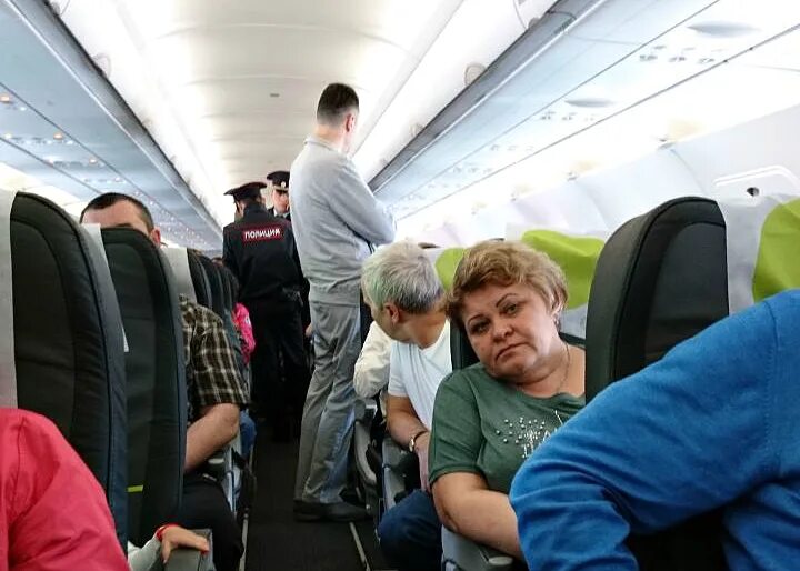 Самолет победа санкт петербург. Аэропорт анапа закрыт. Г. \к анапа аэропорт. Самолет москва анапа.