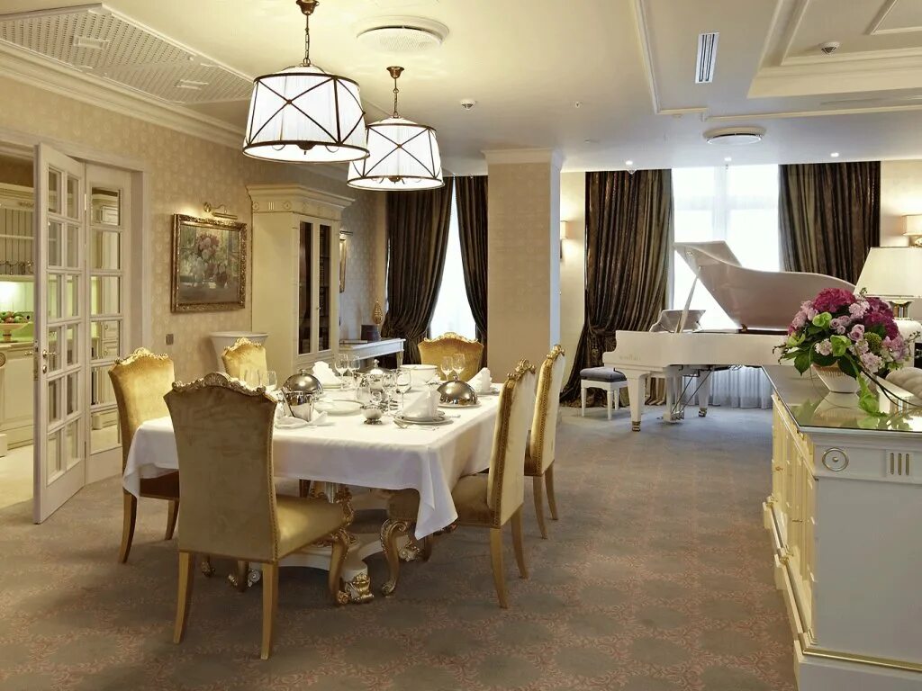 Отель рэдиссон роял москва. Президентский люкс рэдиссон москва. Рэдиссон люкс. Гостиница рэдиссон ройал москва. Отель рэдиссон москва номер люкс.