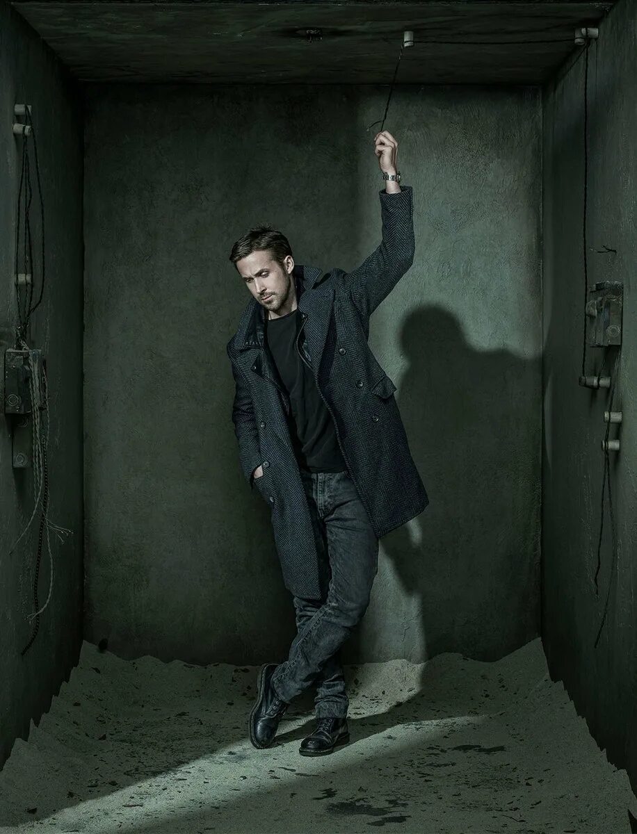 гослинг на лестнице