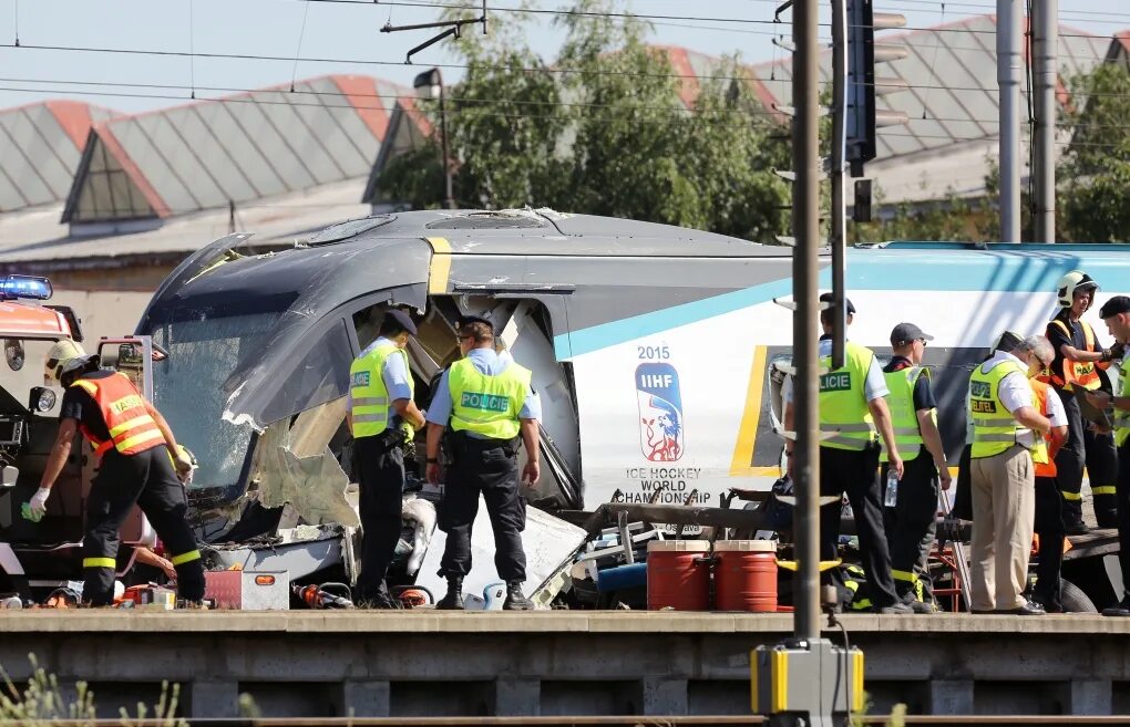 Столкновение поездов в чехии. Аварии скоростных поездов. 2015 studénka train crash. катастрофа в чехии харикена.