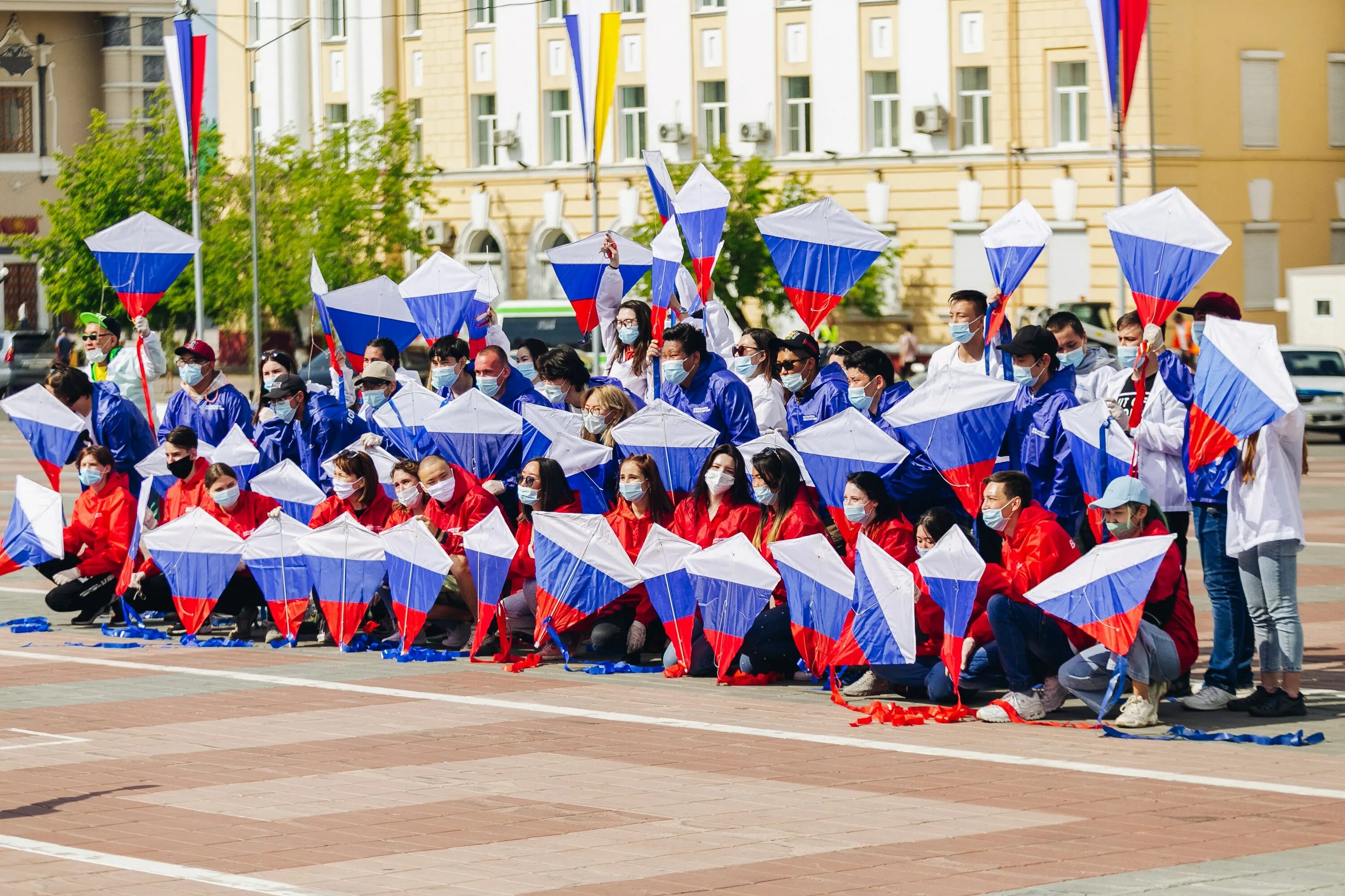 После 12 июня. Празднование дня Росси. День России празднование. 12 Июня день России празднование. Празднование российского флага.