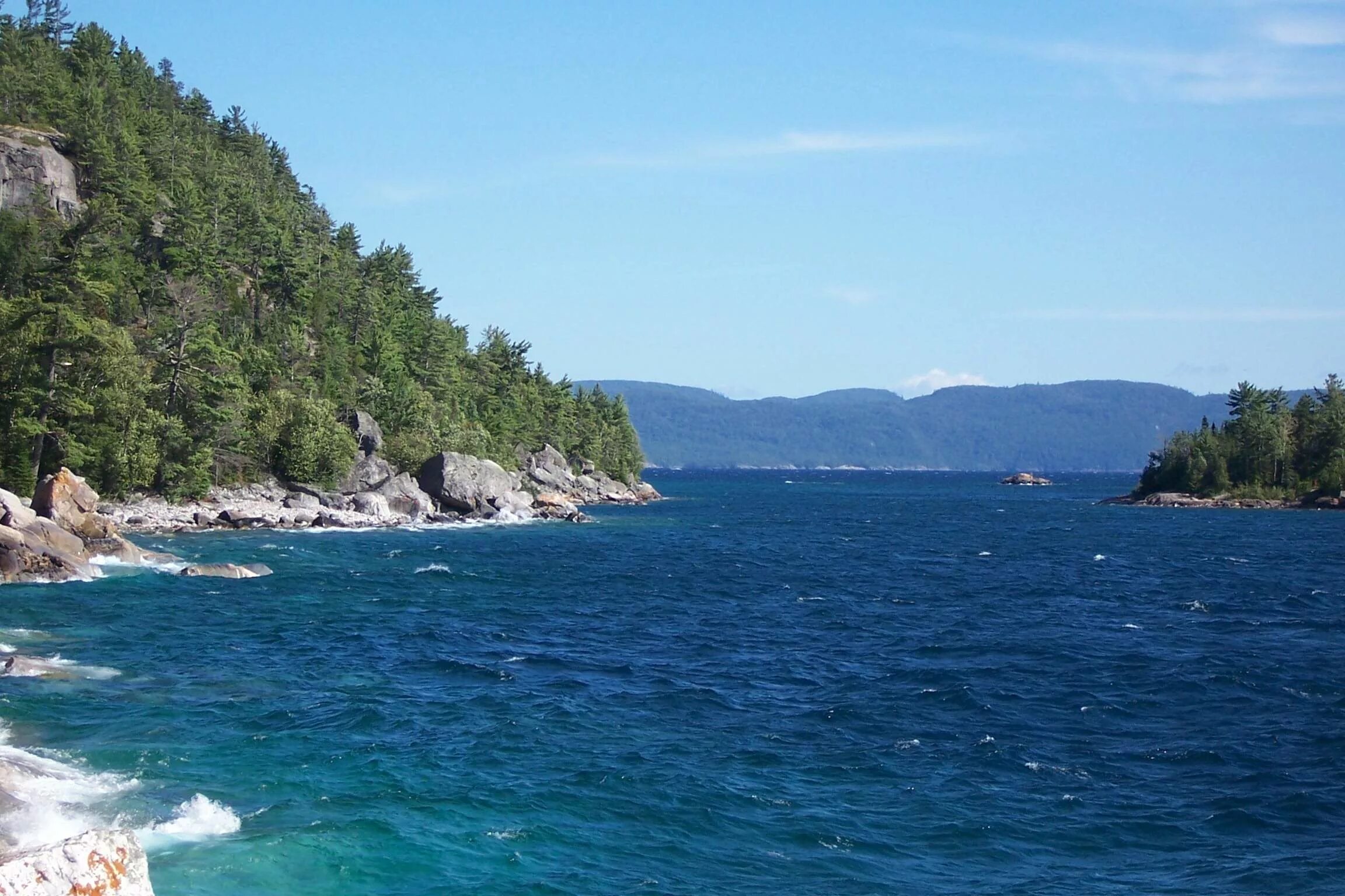 Самое пресноводное озеро в европе. Верхнее (Lake Superior) — озеро. Озеро Супериор США. Озеро верхнее Северная Америка. Озеро сьюпериор Канада.