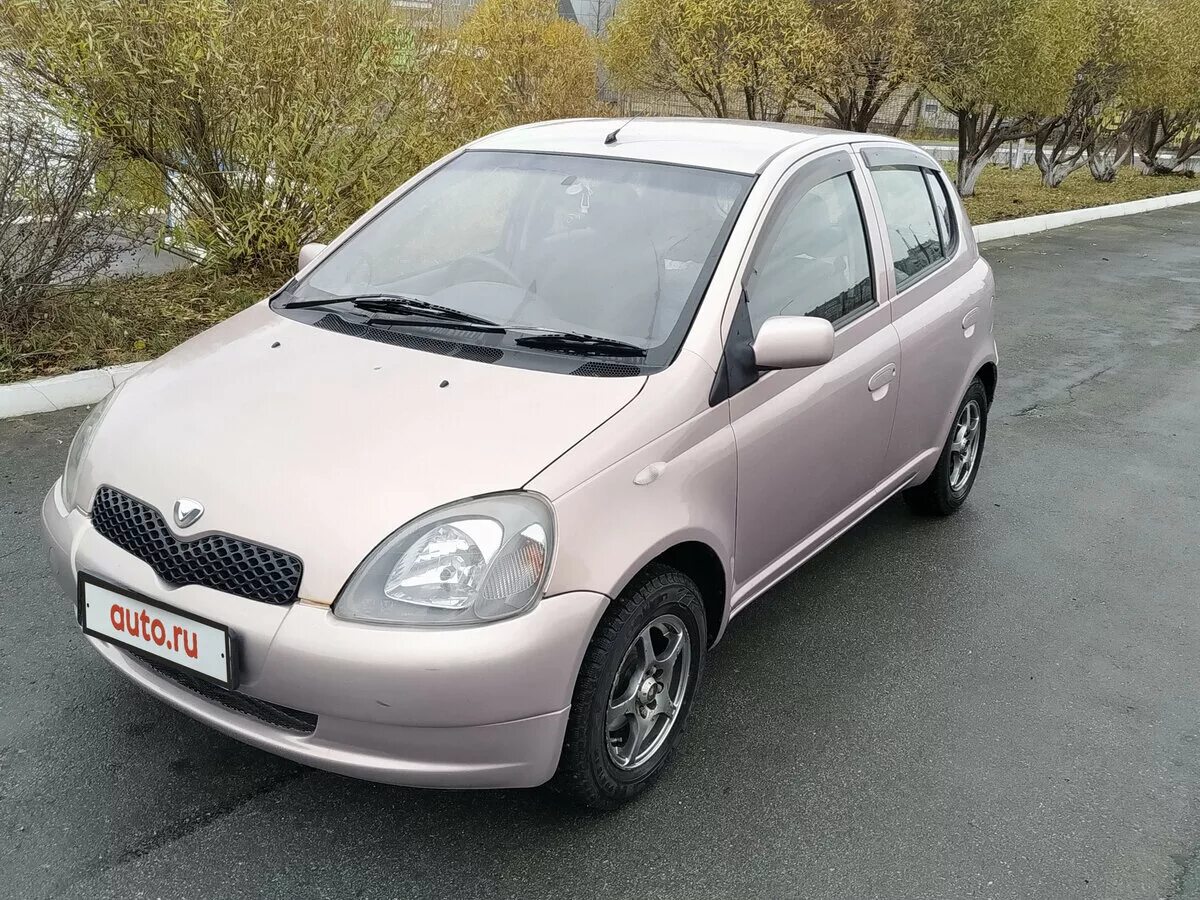 Toyota vitz 2000 года. Toyota Vitz 2000. Тойота Vitz 2000 года. Тойота Витц розовая. Тойота Витс 2000 розовая.