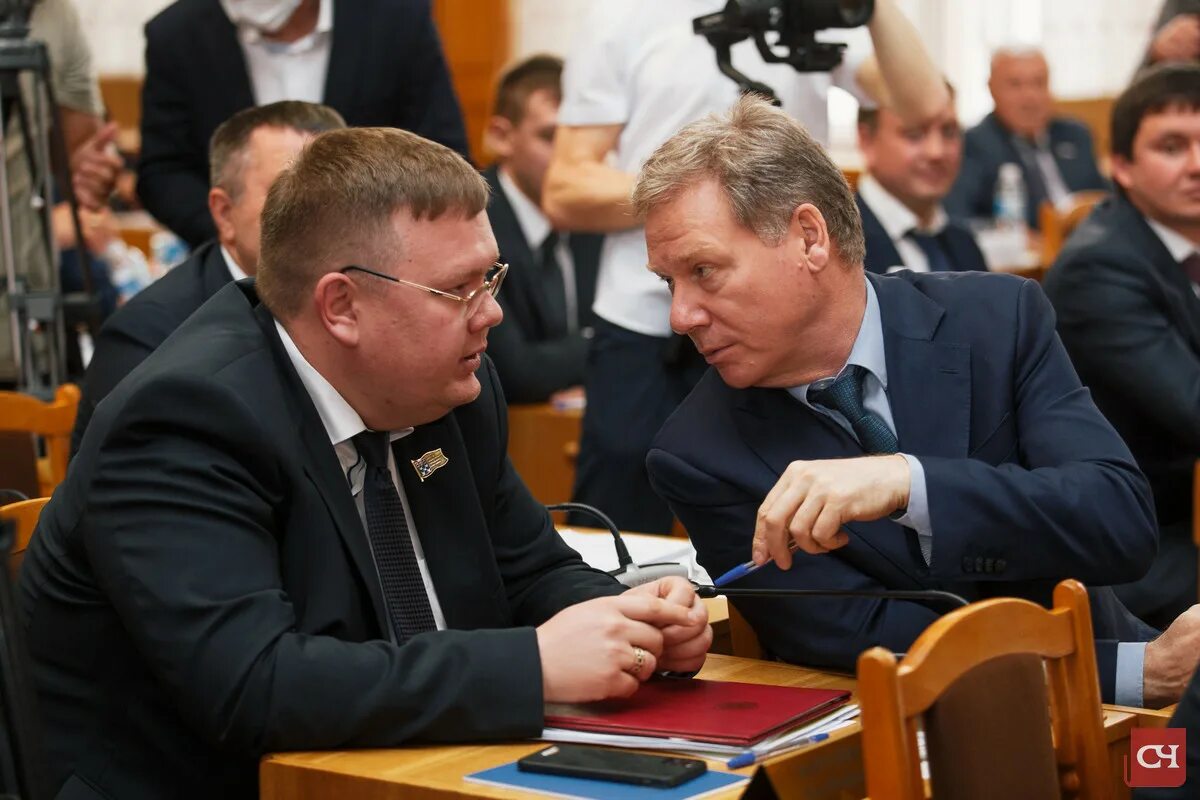 Мэр чебоксар олег кортунов. Кадышев евгений николаевич глава города чебоксары. Кадышев евгений николаевич. Мэр города чебоксары. Олег кортунов.