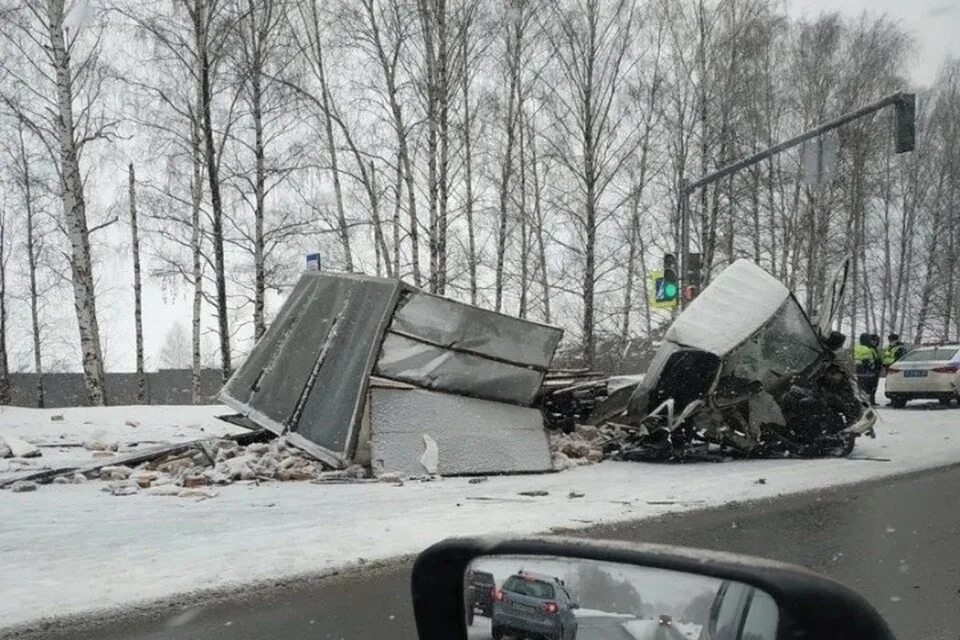 Авария на тутаевском шоссе ярославль сегодня. Авария с газелью Ярославль 17.02.2023. Авария в Ярославле Газель.