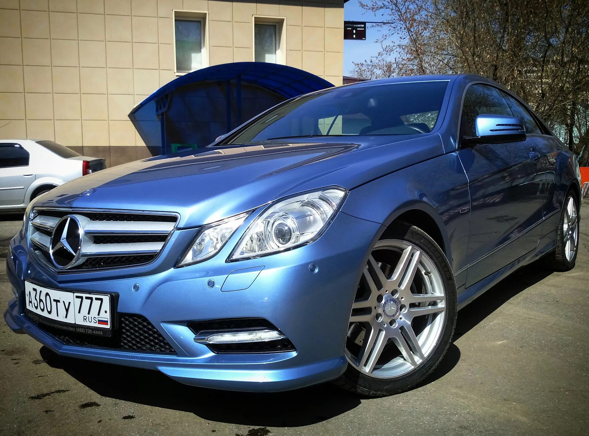 Купить мерседес в ростовской области. E221 Мерседес. Mercedes Benz w212 Blue. Mercedes c207. Мерседес е200 купе 2011.