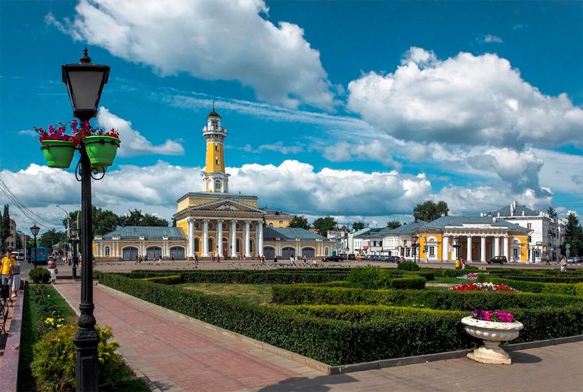 Кострома фото города достопримечательности. Сусанинская площадь в Костроме. Сусанинская площадь Кострома летом. Кострома достопримечательности Сусанинская площадь. Кострома площадь Сусанина.