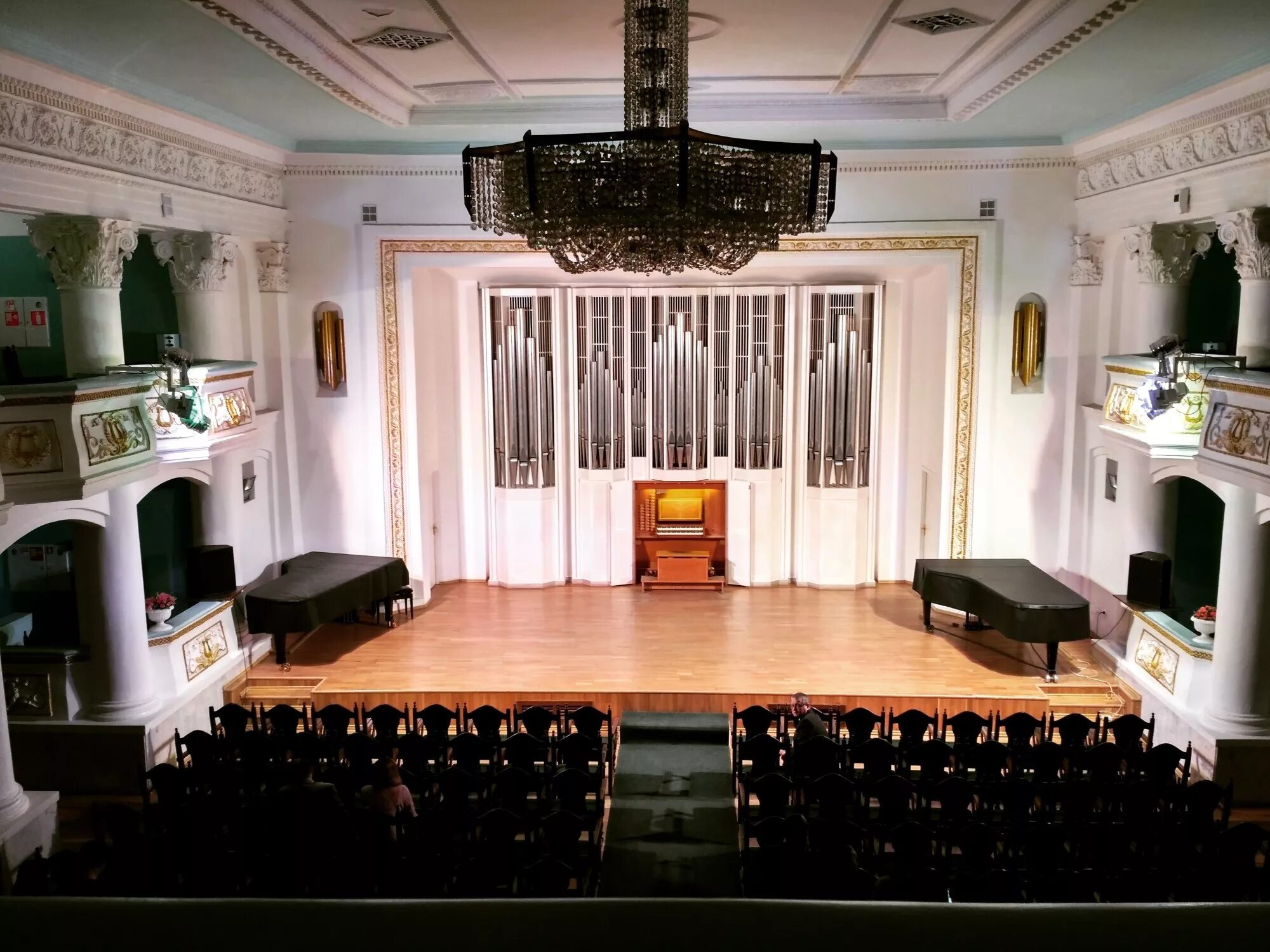 Баш гос филармония им ахметова. Баш филармония. Башкирская государственная филармония имени хусаина ахметова зал. Ахметова. Башкирская государственная филармония им.