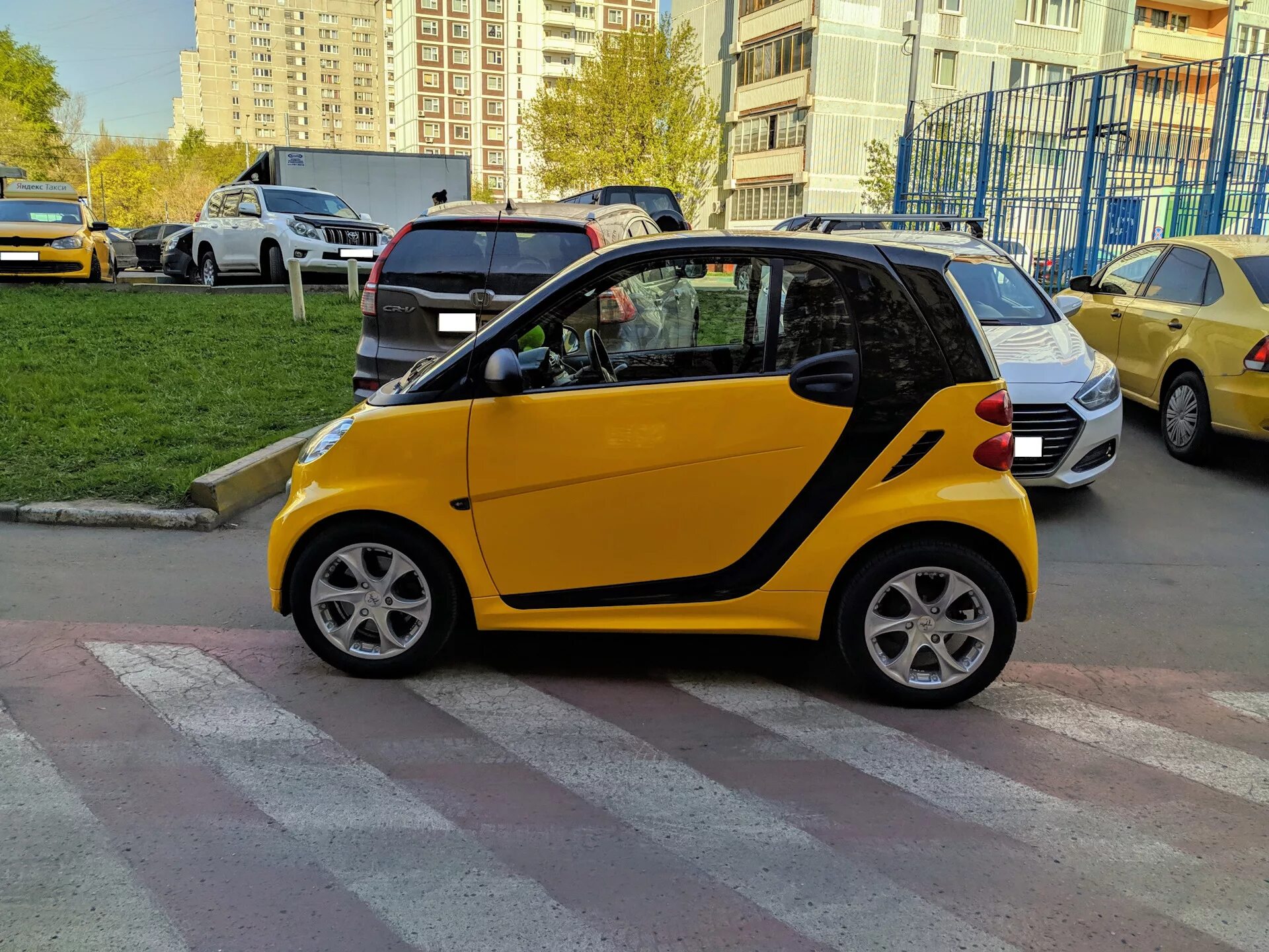 Купить смарт в ярославле. Mercedes Smart Fortwo. Smart Fortwo Micro. Mercedes Smart Fortwo 2015. Мерседес мини смарт.