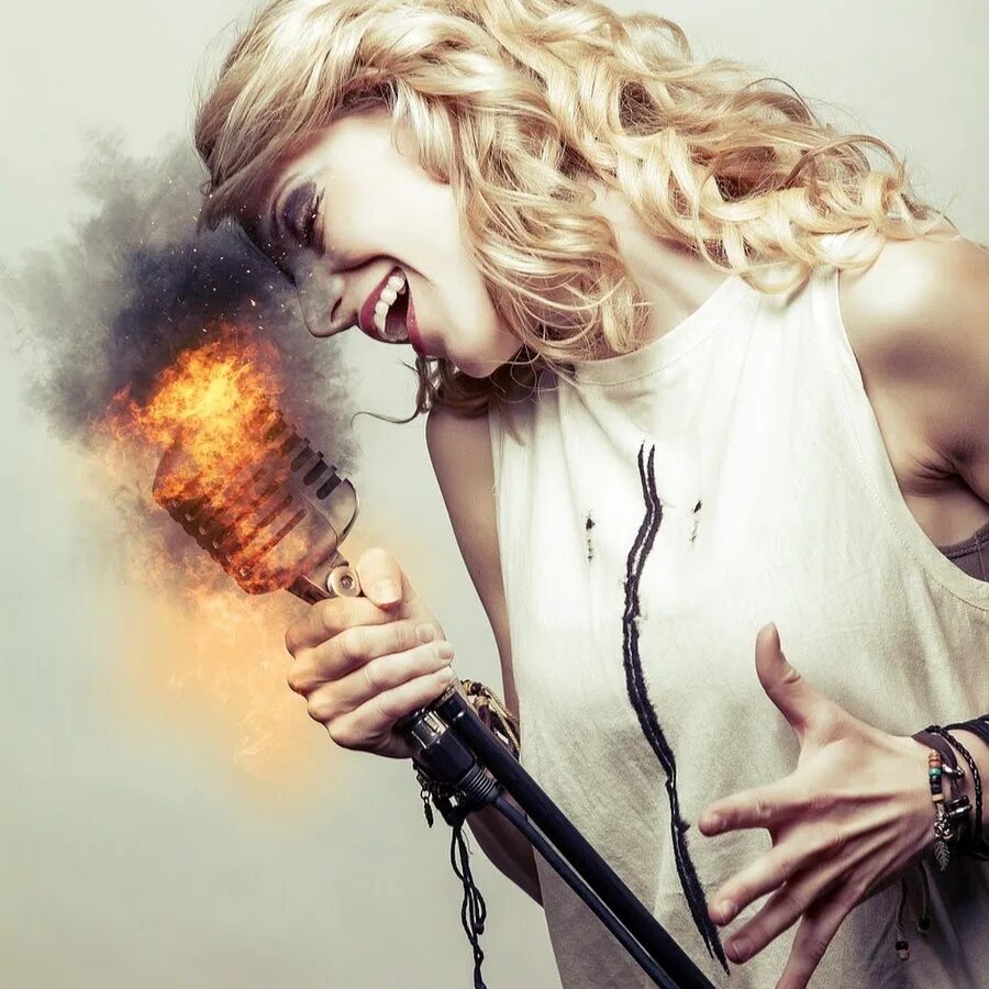 Пела в группе девочки. Альбом девушки поют. Альбом девушки поют. Девушка с микрофоном. Альбом девушки поют.