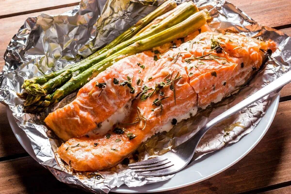 Запечь горбушу в духовке вкусно и сочно. Горбуша запеченная в духовке. горбуша приготовленная. горбуша вкусная рыба. рыба горбуша в духовке.