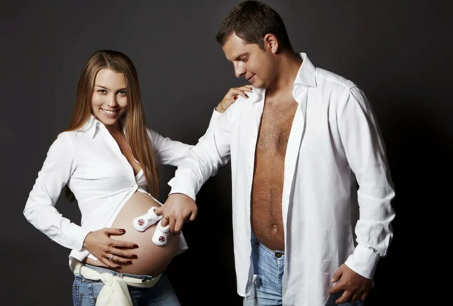 Видео жена забеременела. Идеи для беременной фотосессии. Фотосессия беременной с мужем. Идеи фотосессии для беременных с мужем.