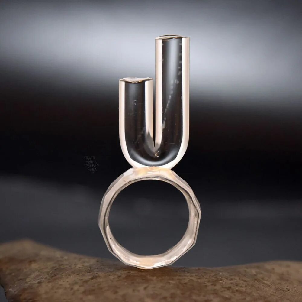 Ring glasses. Стеклянное кольцо. Кольца из стекла. Кольцо со стеклом. Неодимовое стекло кольцо.