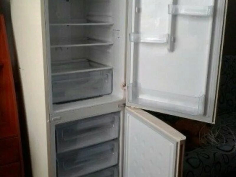 Холодильник модель кshd 150. Старый советский холодильник. Старые японские холодильники. Индезит 196 см холодильник. Юла холодильник.