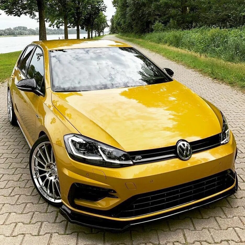 Volkswagen желтый. Volkswagen Golf 6 GTI жёлтый. Golf 7. Фольксваген гольф 7. Golf 7 r.