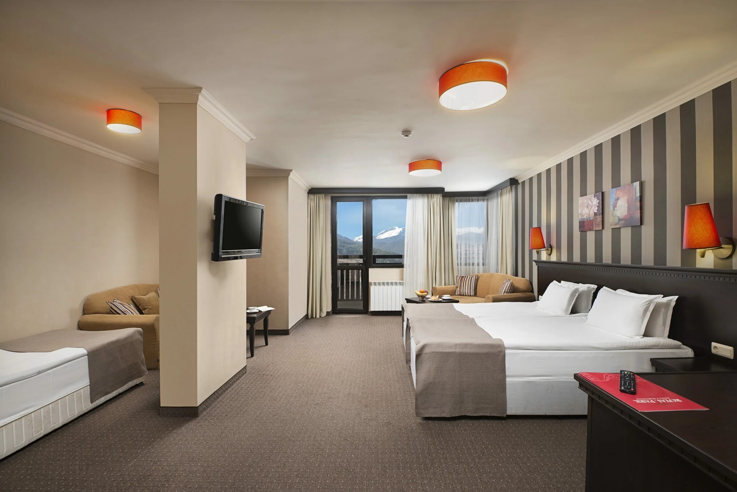 Family dbl. Royal diva resort пакет. Family dbl. Фэмили рум в гостинице. Номер в отеле.