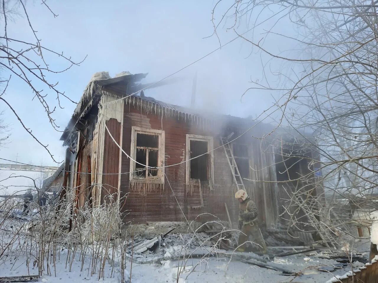 Сыктывкар пожар. Старовского сыктывкар пожар частный дом. фото пожара дома. пожар в сыктывкаре вчера. в сыктывкаре сгорел дом 3.05.2025.