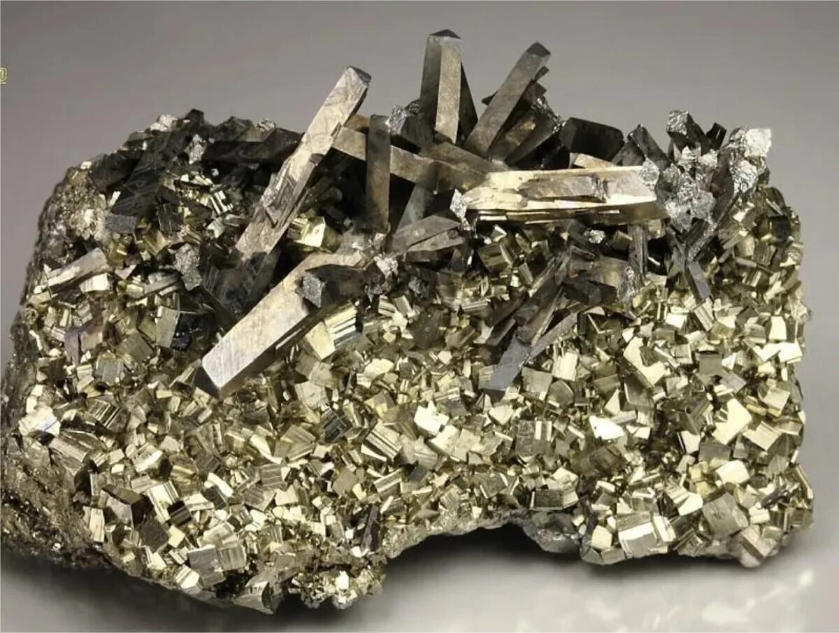 мышьяк тяжелый металл. мышьяк минерал. пирротин,арсенопирит минералы. применение мышьяка. минерал сурьма руда.