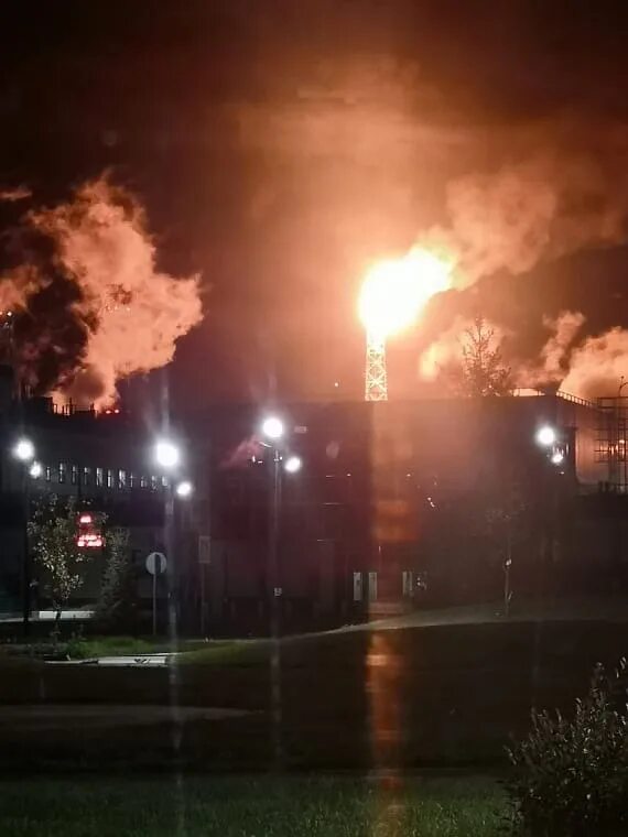 Пожар на заревом. Сибур Тобольск пожар. Пожар на корабле. Пожар в Тобольске сегодня ночью. Щелково пожар в 2015 году на химпредприятии.